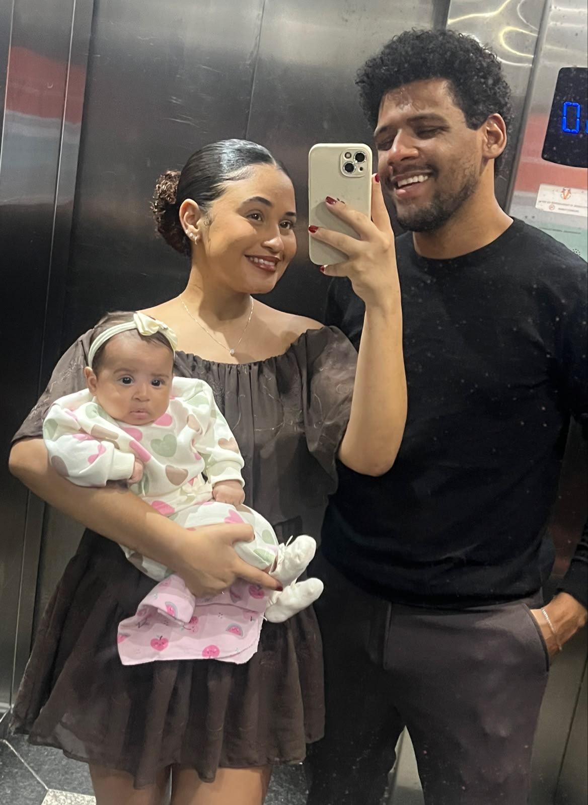 Ítalo com a esposa e a filha em família